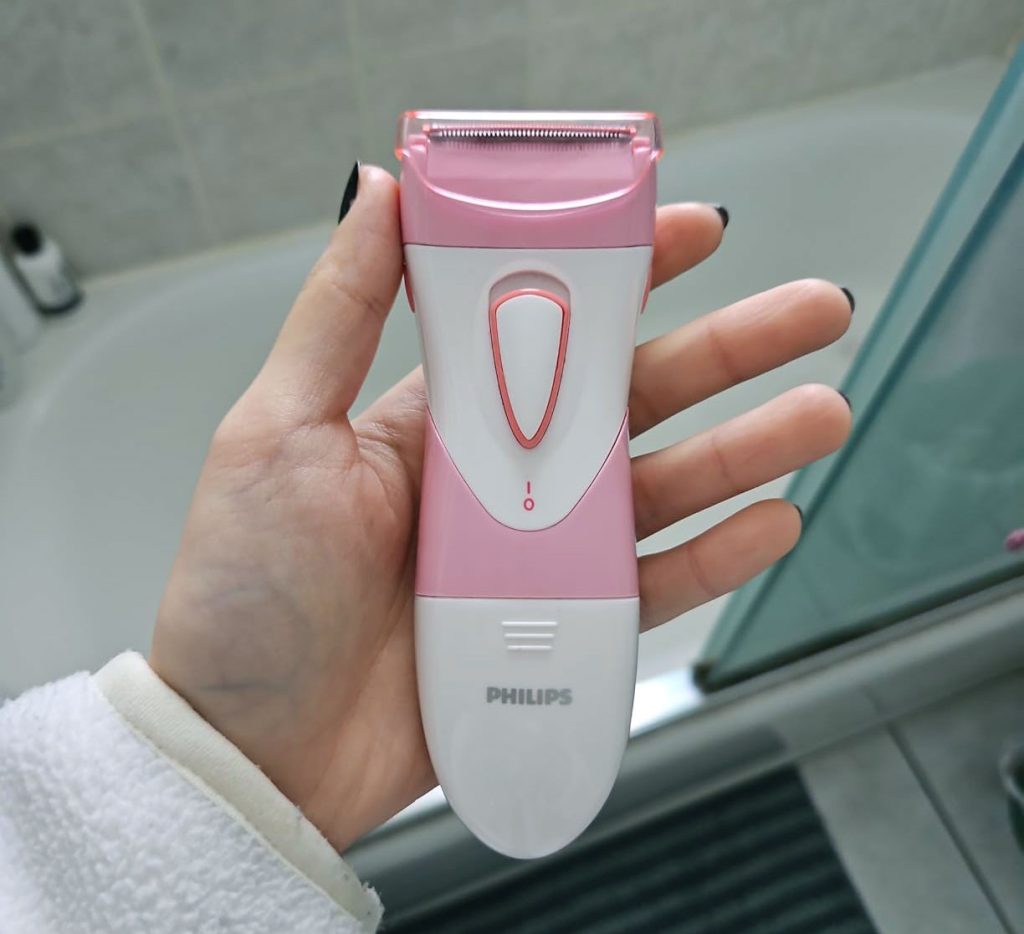 Philips Beauty SatinShave Essential Electric Shaver for Legs