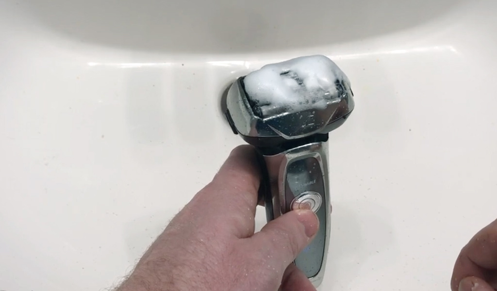 Clean and Maintain Your Razor