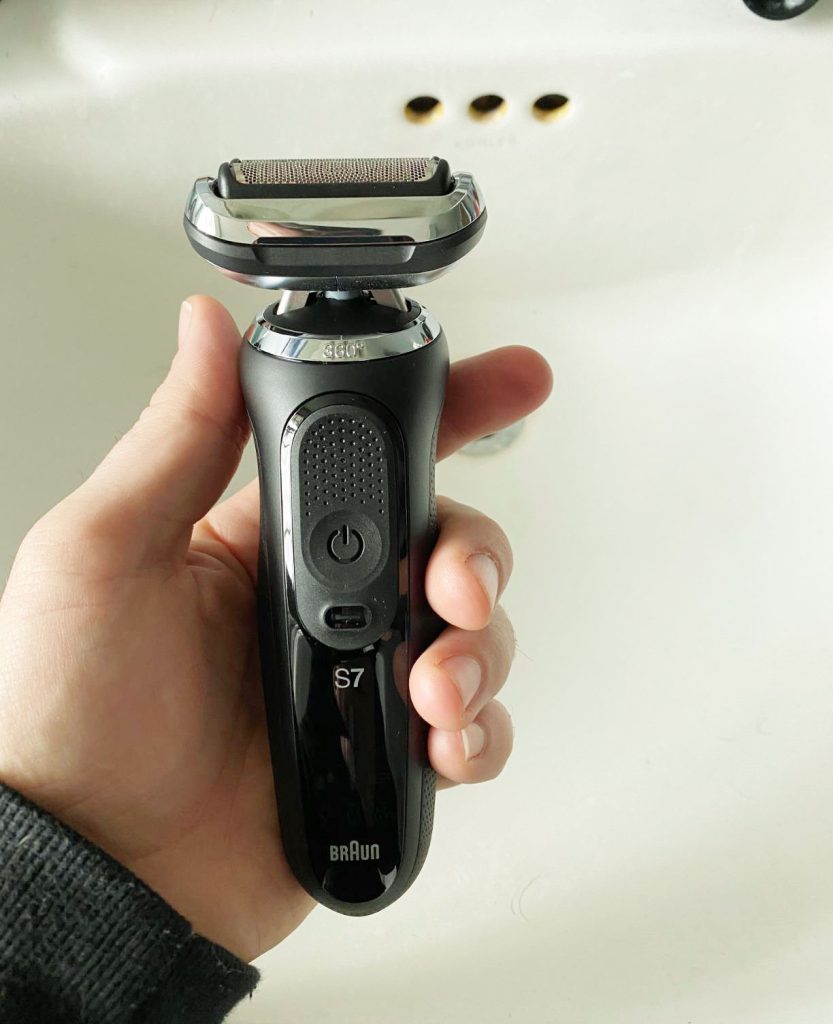 Braun Electric Razor for Men, Waterproof Foil Shaver, Series 7 7075cc