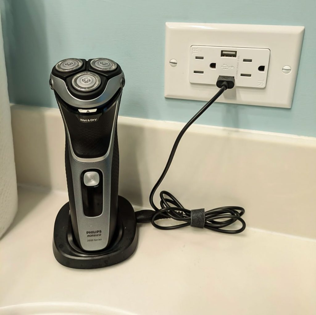 Philips Norelco Shaver 3600, Rechargeable Wet & Dry Electric Shaver