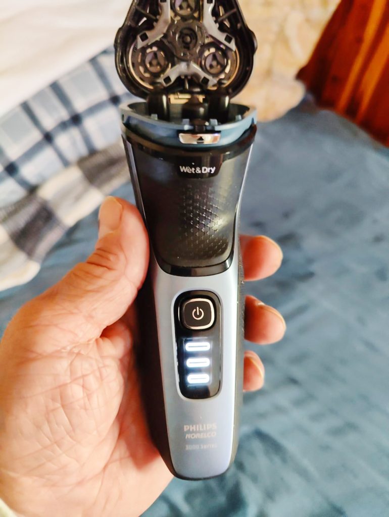 Philips Norelco Shaver 3900