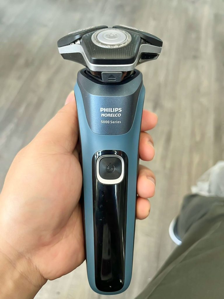 Philips Norelco Shaver 5400, Rechargeable Wet & Dry Shaver