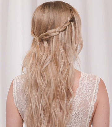Half-Up Twist with Loose Waves