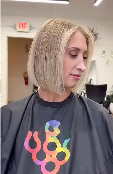 Shoulder-Length Gray Bob Featuring a Side Part