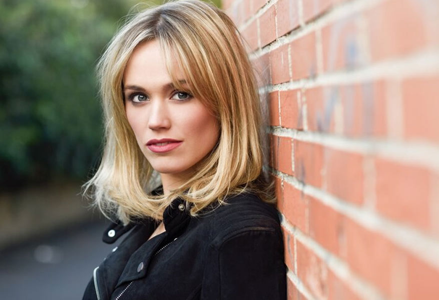 Tousled Honey Blonde Bob