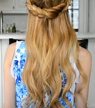 Twisted Crown with Cascading Waves