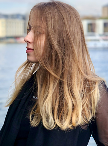 Beachy Blonde Waves With Low Lights for Depth