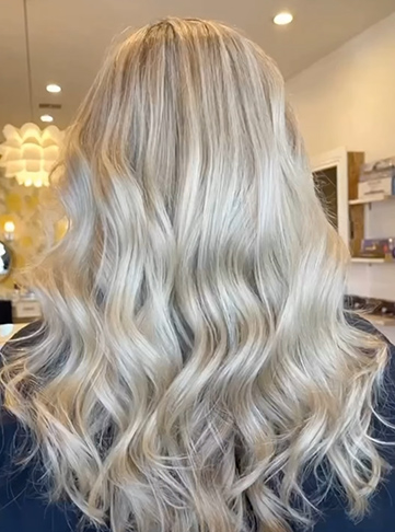 Classic Blonde Hairstyle With Natural Low Lights