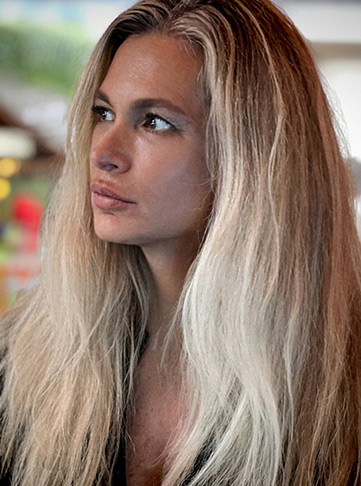 Effortless Blonde With Sun-Kissed Low Lights