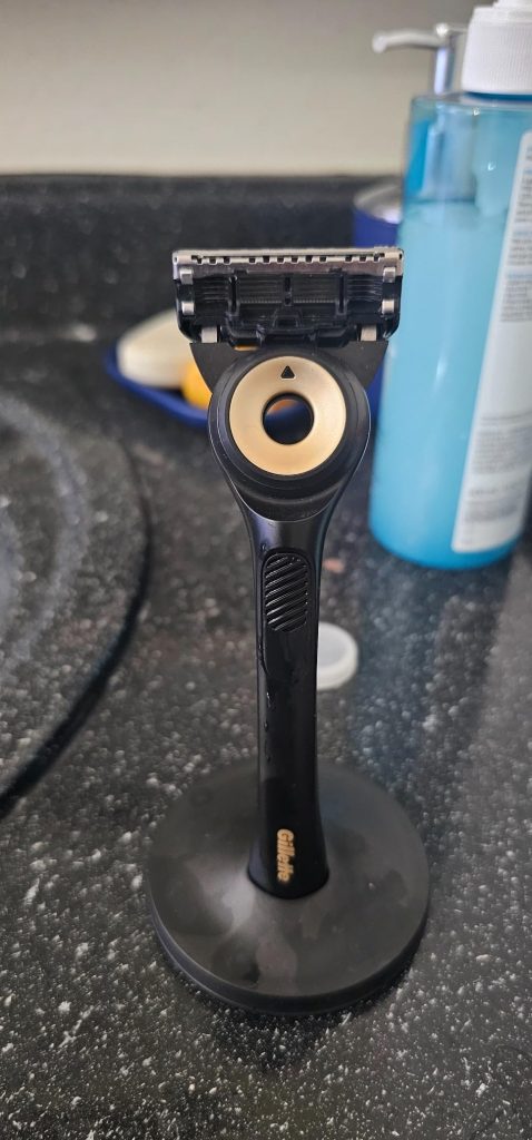 GilletteLabs with Exfoliating Bar Mens Razor