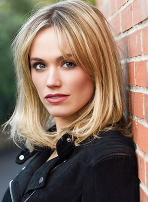 Layered Bob With Light Blonde Highlights
