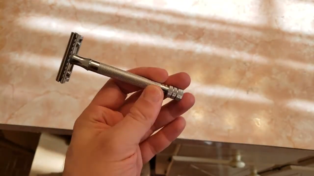 Merkur 9041001 Razor with Comb