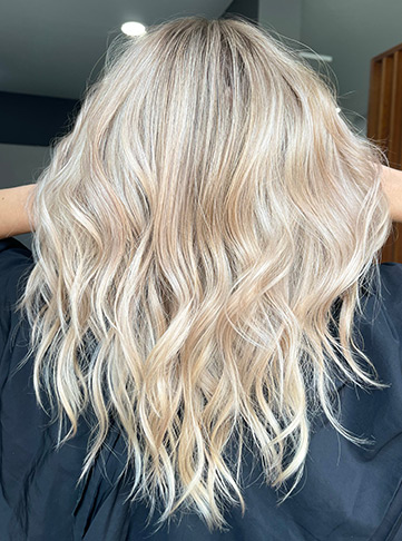 Natural Blonde Blend With Gentle Low Lights