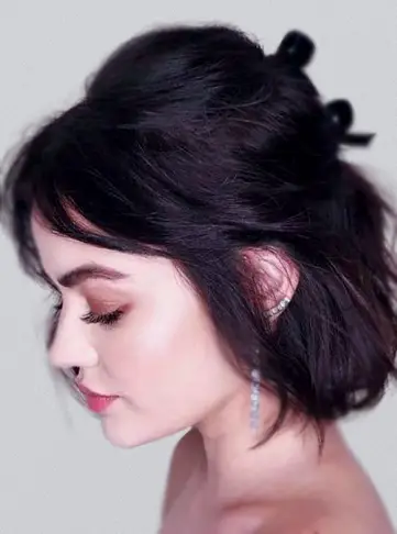 Short Bouffant Half-Up
