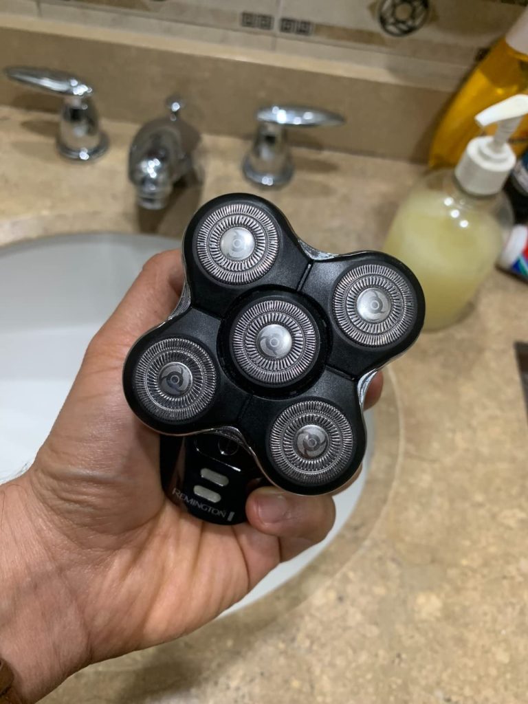 Smooth Shave with Precision Blades
