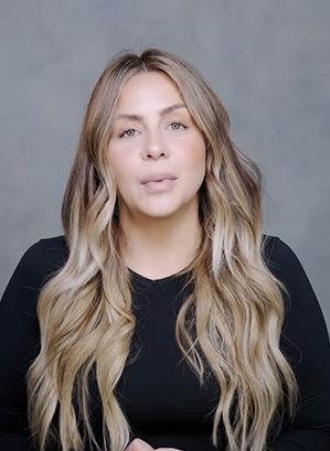 Soft Blonde Waves With Face-Framing Layers