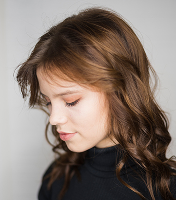 Soft Waves with Classic Fringe hair style