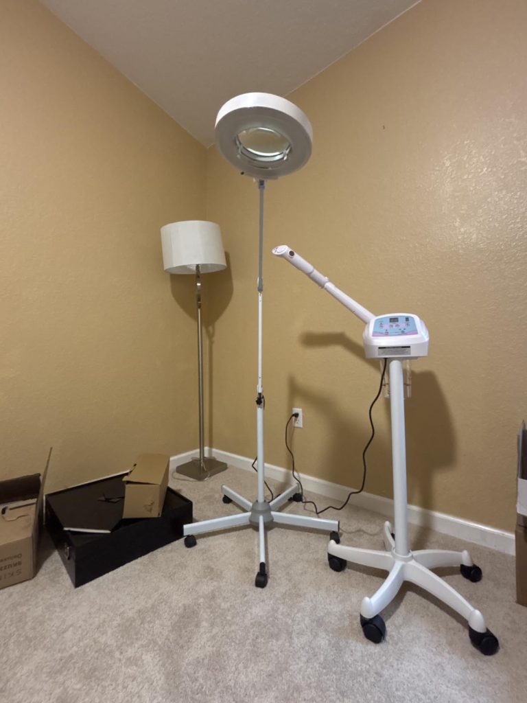 10X Magnifying Glass with Light and Stand for Crafts and Estheticians