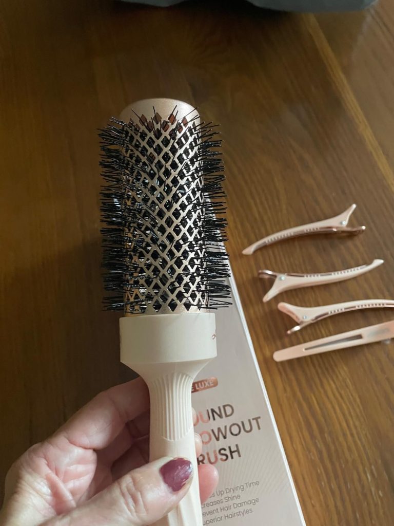 AIMIKE Round Brush for Blow Drying and Styling Thick Long Hair