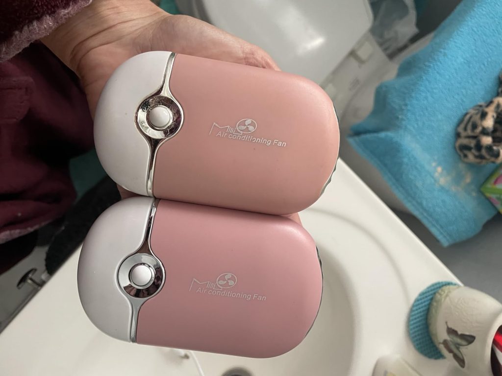 Mlogiroa Lash Fan Mini Portable Eyelash Fan