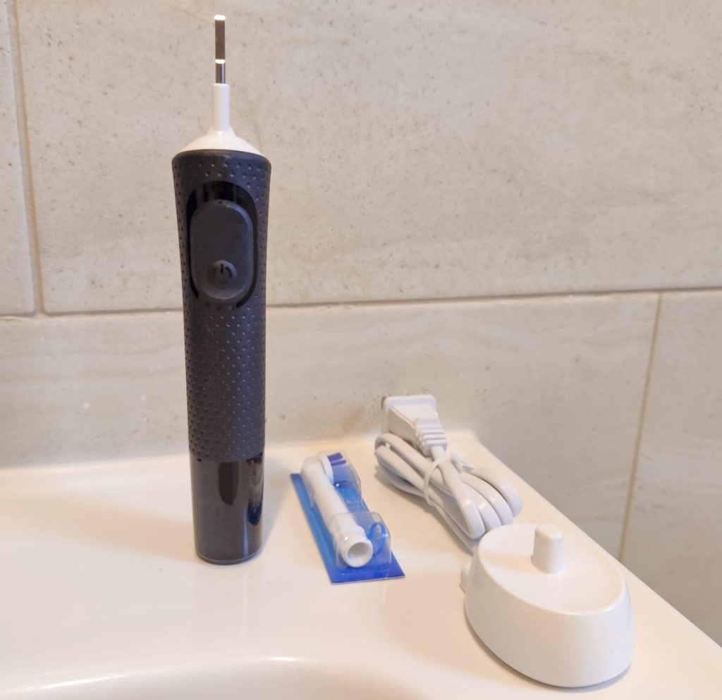 Oral-B Pro 500 Electric Toothbrush with (1) Brush Head, Rechargeable, Black