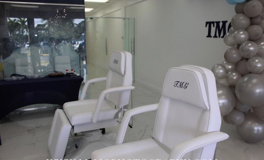 SKINACT Hydraulic Facial Bed with One Free Stool White