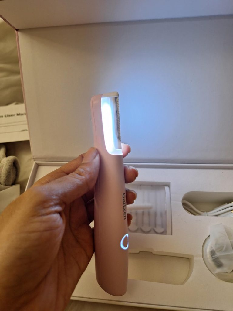 Sonic Dermaplaning Tool for Women, Rechargeable Face Razor