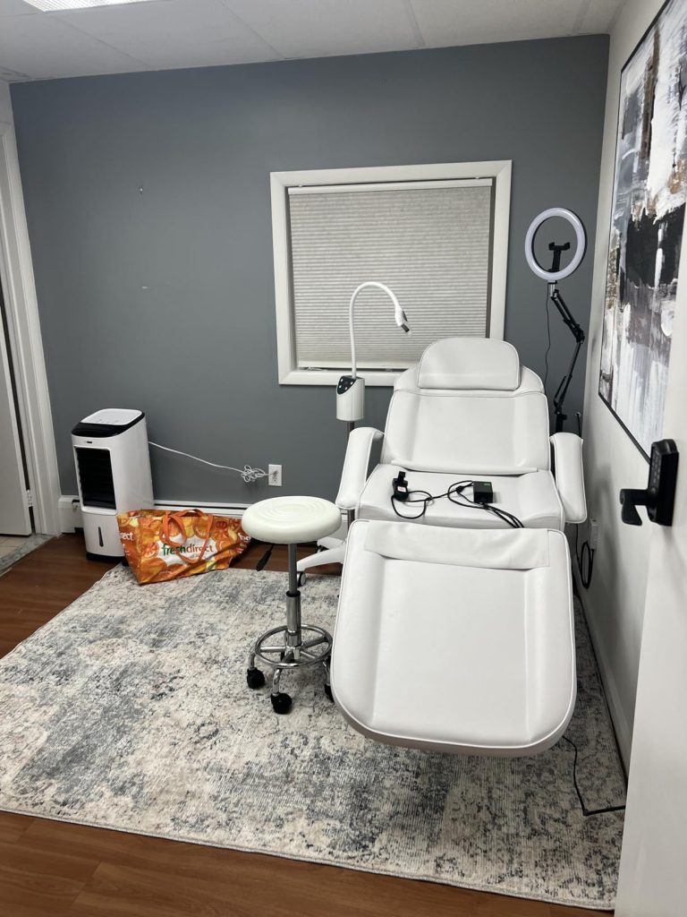 BarberPub Fully Electric Facial Bed for Esthetician