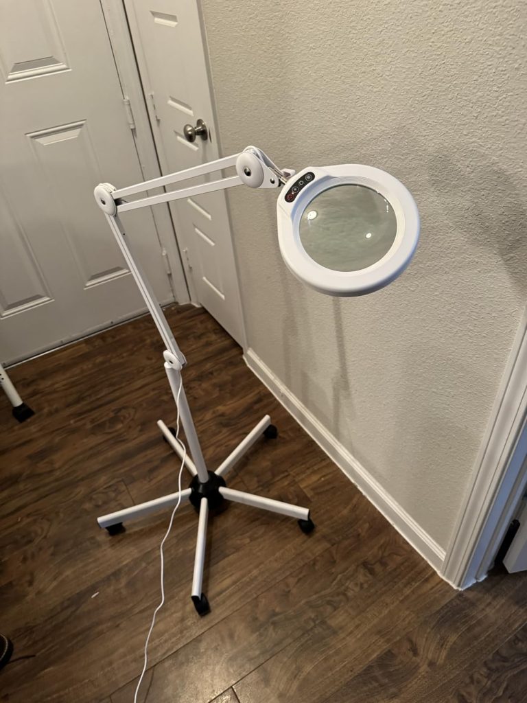 10X Magnifying Glass with Light and Stand