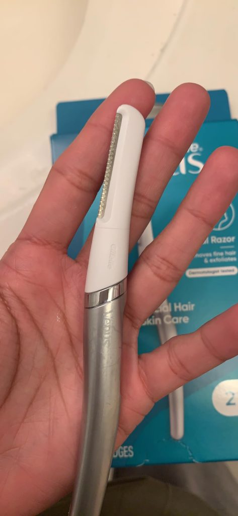 Gillette Venus Facial Razor with 5 Blade Refills