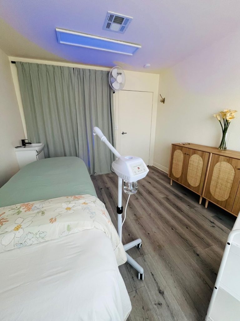 SKINACT Sage Electric Spa Treatment Table