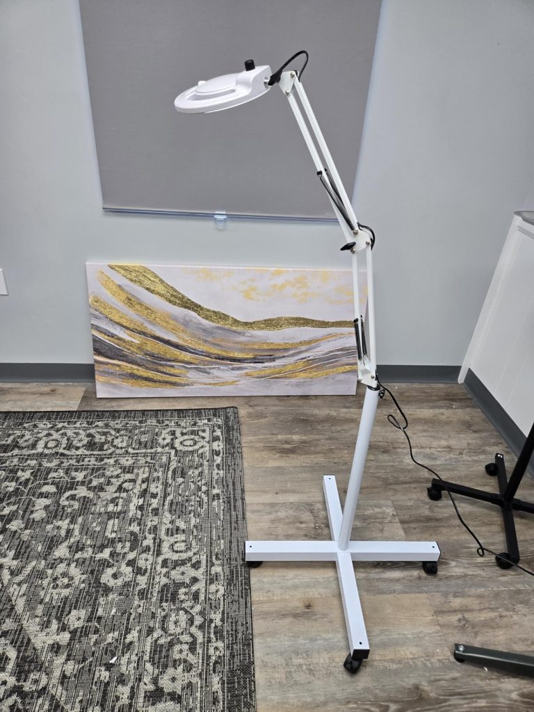 HITTI 10X Magnifying Glass with Light and Stand