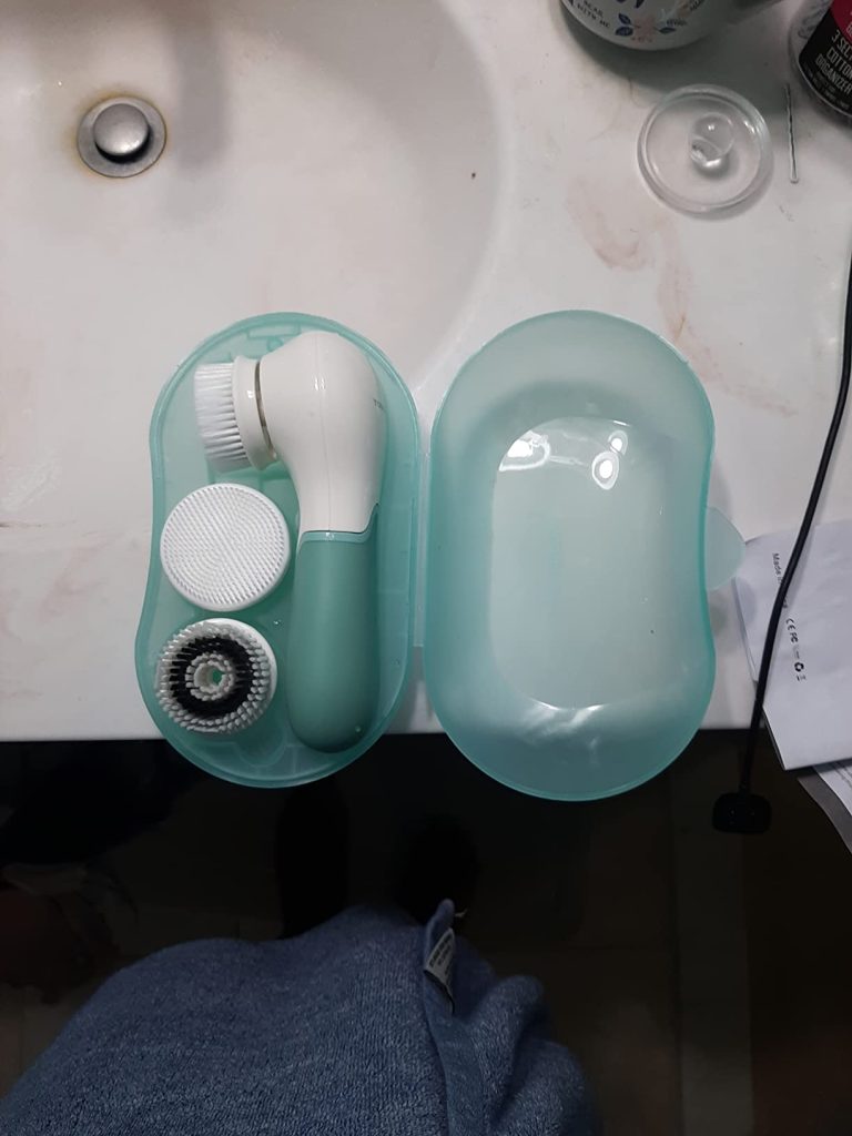 Facial Cleansing Brush with 3 Cleanser Heads