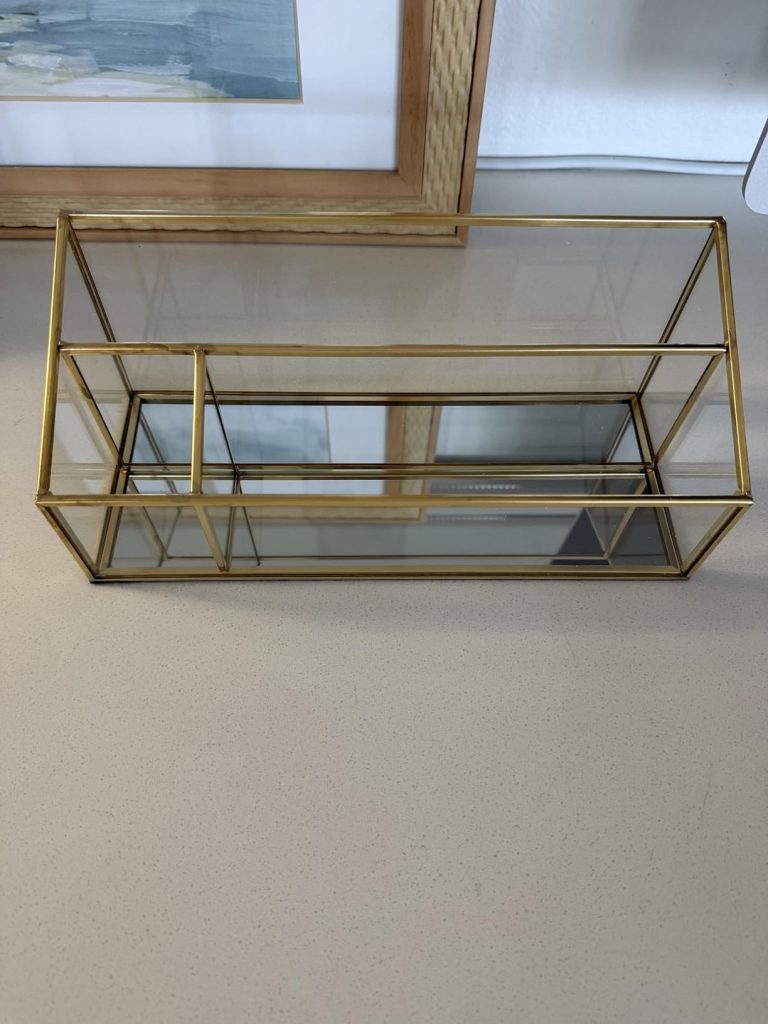 Hipiwe Makeup Organizer Countertop Cosmetic Display Case