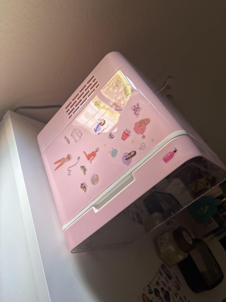 CUTIEWORLD Portable 4L Mini Fridge with HD Mirror & LED Light