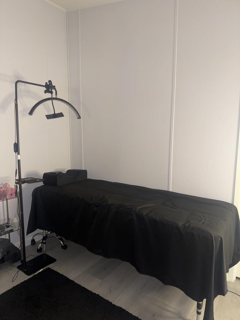 Yaheetech Portable Massage Table, Height Adjustable